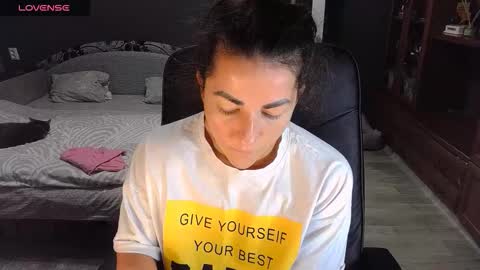 Snapshot of ava__doll chatting on 11.08.25 Ava online show from 11.08.25