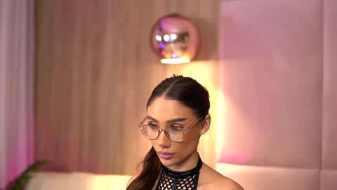 Snapshot of ava_heath chatting on 01.08.25 Ava online show from 01.08.25