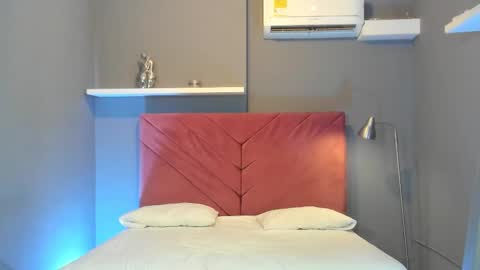 Snapshot of ava_luz chatting on 12.20.25 ava_luz online show from 12.20.25