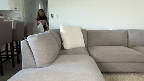 Little Ava  online show from 04.28.26
