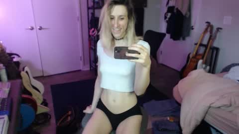 Snapshot of ava_reinhart_999 chatting on 03.07.26 Ava online show from 03.07.26