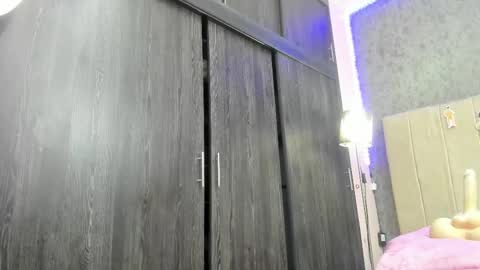 Snapshot of avaa_am chatting on 12.22.25 AVA online show from 12.22.25