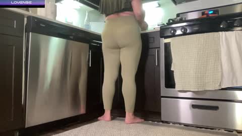 Snapshot of avabradley chatting on 10.01.25 Ava . Support my channel by using my affiliate link to make your account Thanks online show from 10.01.25