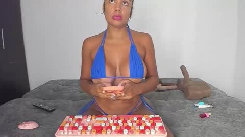 Snapshot of avaferrera chatting on 12.04.25 Ava Ferrera Elena online show from 12.04.25