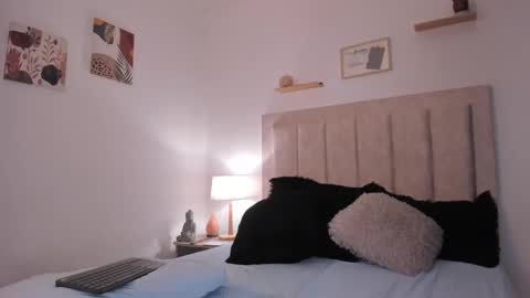 Snapshot of avaline_blanc chatting on 12.12.24 Avaline Help me reach 100 likes TRANSMISSION EVERY DAY FROM 39 PM online show from 12.12.24