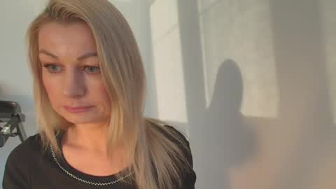 Snapshot of avaluxe_ chatting on 01.11.26 Eira online show from 01.11.26