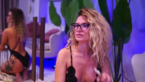 Snapshot of avamaddisson chatting on 10.17.25 Ava online show from 10.17.25