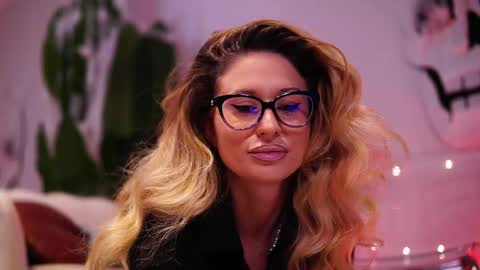 Snapshot of avamaddisson chatting on 11.24.25 Ava online show from 11.24.25