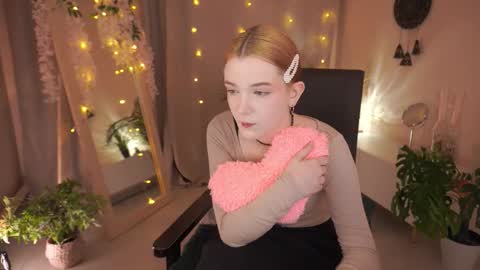  Ava  online show from 10.01.25