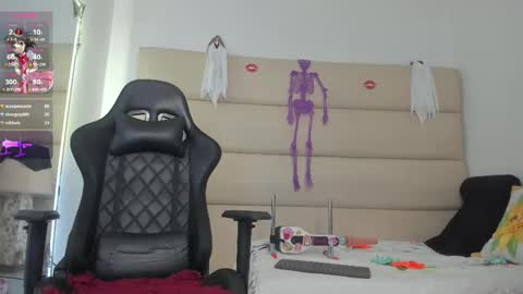 Ava Tomas online show from 10.28.25