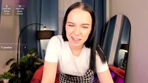 Snapshot of avelyne_ chatting on 10.14.25 Avelyne online show from 10.14.25