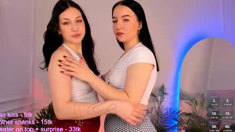 Snapshot of avelyne_ chatting on 10.17.25 Avelyne online show from 10.17.25