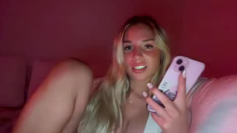 Avelyn Rae online show from 08.09.26