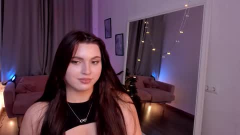 Snapshot of avery_flores chatting on 12.15.25 Avery online show from 12.15.25