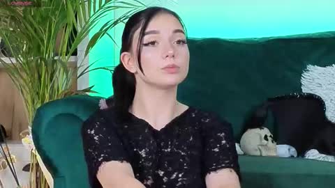 AveryWillow online show from 11.04.25