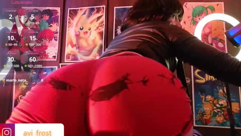 Snapshot of avi_frost chatting on 12.19.25 Saraaaa independent model 3 online show from 12.19.25