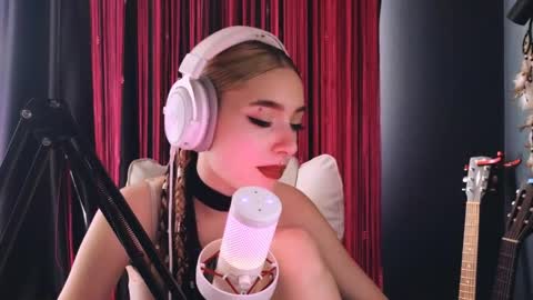 Snapshot of avi_nile chatting on 05.31.26 Avriel online show from 05.31.26
