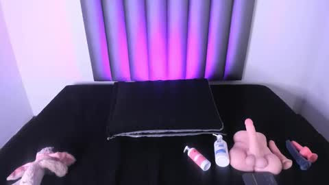 Snapshot of avi_winklar chatting on 09.10.25 Avi Winklar online show from 09.10.25