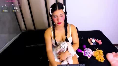 Snapshot of avi_winklar chatting on 10.25.25 Avi Winklar online show from 10.25.25