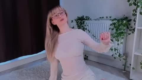 Snapshot of aviaveavi chatting on 03.24.26 aviaveavi online show from 03.24.26