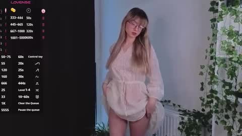 Snapshot of aviaveavi chatting on 03.25.26 aviaveavi online show from 03.25.26