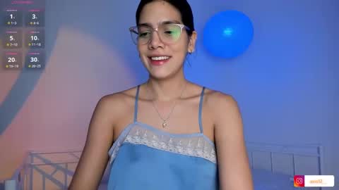 Snapshot of avis12_ chatting on 09.24.25 Follow me Pvt and c2c is on online show from 09.24.25