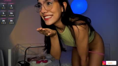 Snapshot of avis12_ chatting on 09.25.25 Follow me Pvt and c2c is on online show from 09.25.25