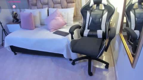 AVIS  online show from 01.15.25