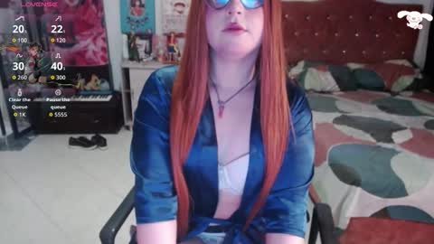Snapshot of avril2809 chatting on 09.24.25 Abril online show from 09.24.25