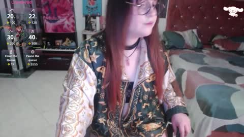 Snapshot of avril2809 chatting on 10.03.25 Abril online show from 10.03.25