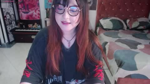 Snapshot of avril2809 chatting on 10.08.25 Abril online show from 10.08.25