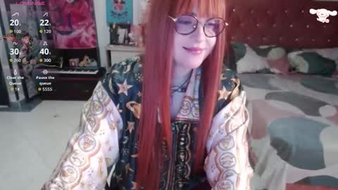 Snapshot of avril2809 chatting on 10.19.25 Abril online show from 10.19.25