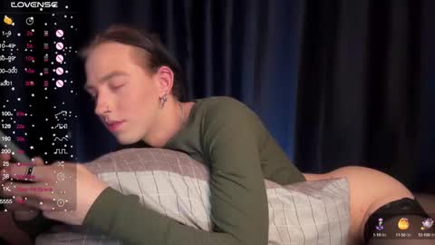 Snapshot of avril_pearly_ chatting on 12.17.24 avril_pearly_ online show from 12.17.24