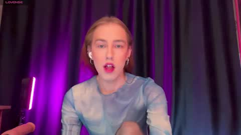 Snapshot of avril_pearly_ chatting on 12.15.25 avril_pearly_ online show from 12.15.25