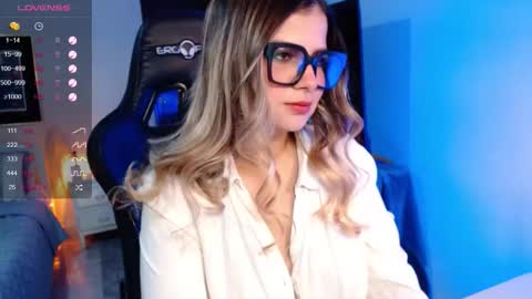 Snapshot of avrill_morgan chatting on 10.31.25 Avrill Morgan online show from 10.31.25