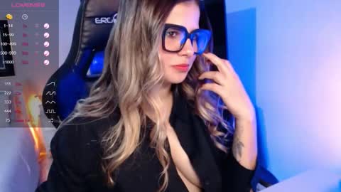 Snapshot of avrill_morgan chatting on 11.04.25 Avrill Morgan online show from 11.04.25