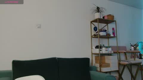 Snapshot of avrora__love chatting on 10.19.25 Avrora online show from 10.19.25