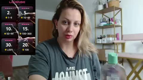 Snapshot of avrora__love chatting on 10.22.25 Avrora online show from 10.22.25