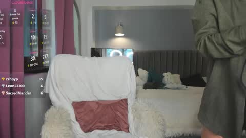 Jolie online show from 10.03.25