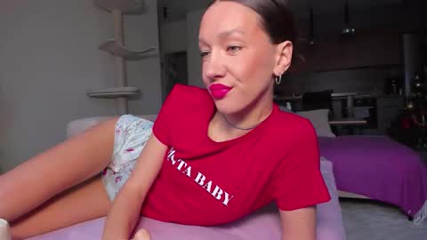 Snapshot of awgustina_sweetheart22 chatting on 12.18.25 Awgustina online show from 12.18.25