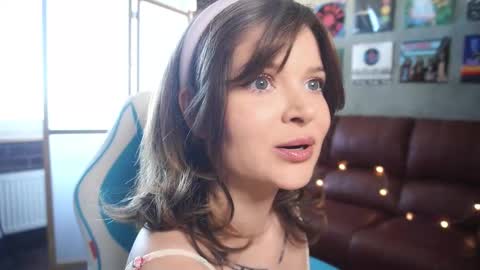 Snapshot of awondrr chatting on 09.30.25 Alice online show from 09.30.25