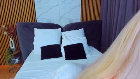 Ella online show from 02.10.25