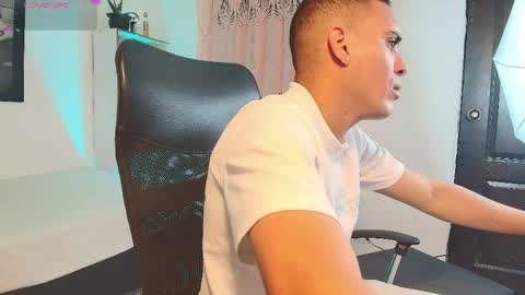 Snapshot of axel__fierro chatting on 04.04.26 axel__fierro online show from 04.04.26