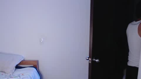 Snapshot of axel_davis_ chatting on 10.08.25 axel davis online show from 10.08.25