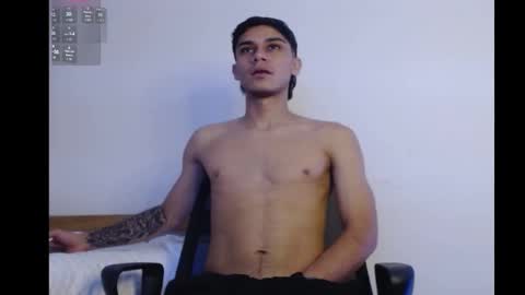 Snapshot of axel_davis_ chatting on 10.22.25 axel davis online show from 10.22.25