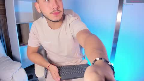 axel_grey_ online show from 09.26.25