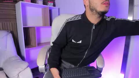 axel_grey_ online show from 10.10.25