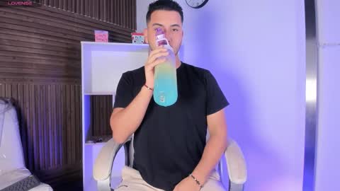 axel_grey_ online show from 11.14.25