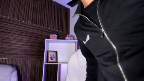 axel_grey_ online show from 12.05.25