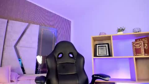 Snapshot of axel_grey_ chatting on 06.19.26 axel_grey_ online show from 06.19.26